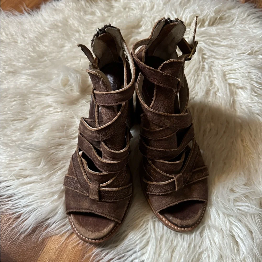 Freebird Claw Strappy Leather Heeled Sandals Brown - Picture 8 of 9